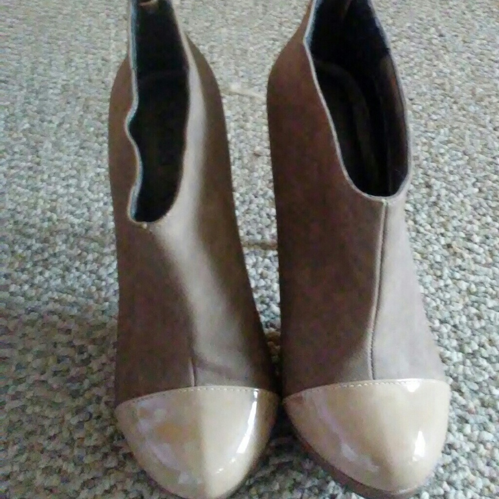 Miss A. Pump heel style moxby pump